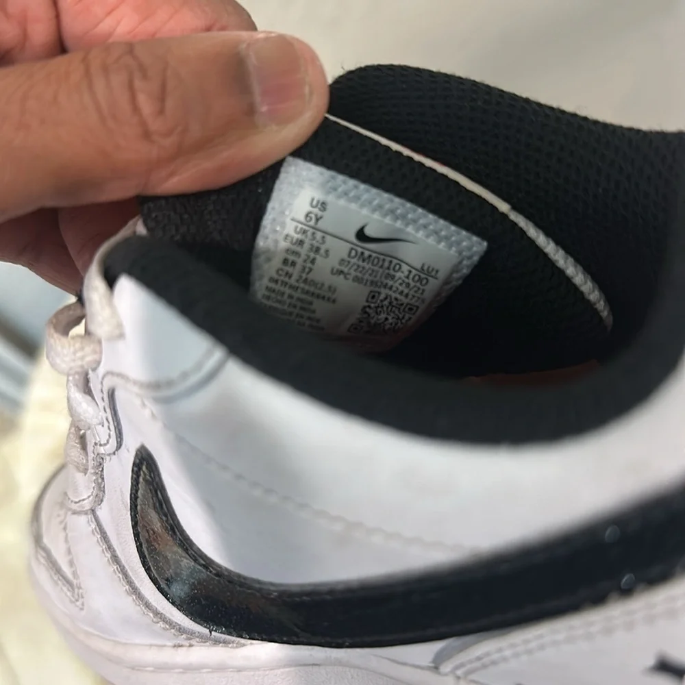 Nike Court Borough Low 2 SE Grade School 'White Very Berry' size 6 y